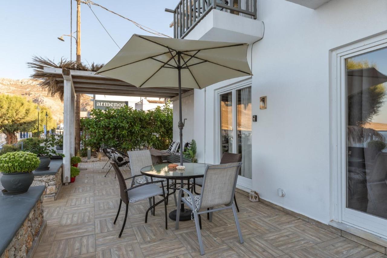 Uno Beachfront Suite Livadia  Exteriör bild