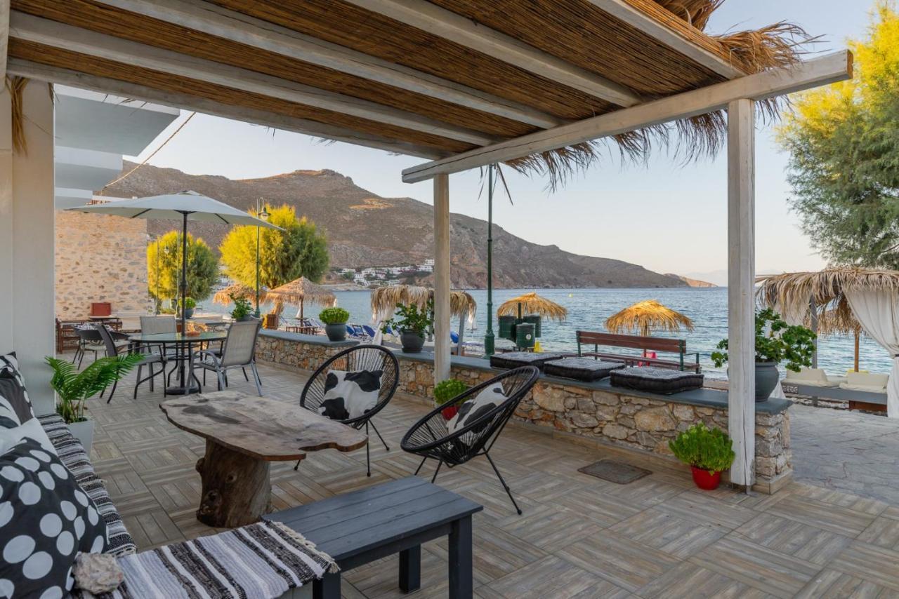 Uno Beachfront Suite Livadia  Exteriör bild