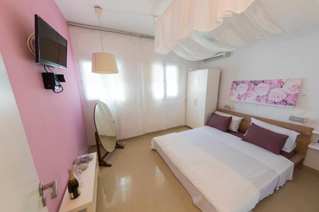 Uno Beachfront Suite Livadia  Exteriör bild